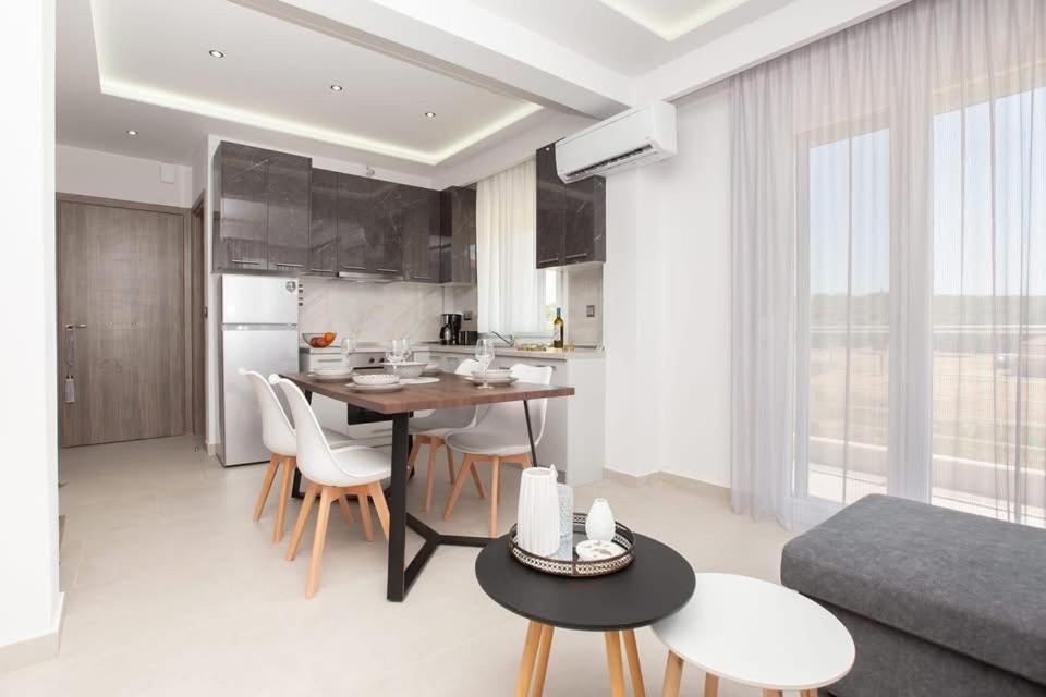 Marane Luxury Suites Nea Moudania Exterior photo